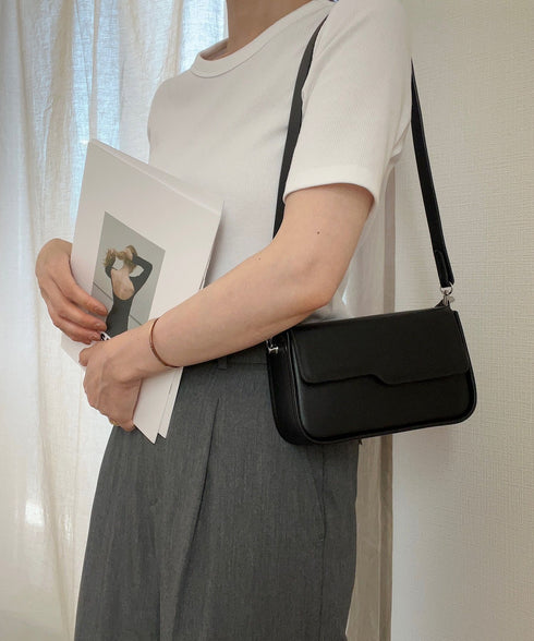 ボックス型ショルダーバッグ